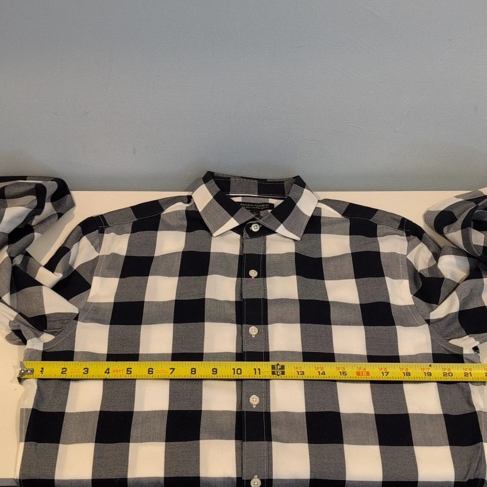 Banana Republic Men's Large Non-Iron Tailored Slim Fit Button Down Plaid Shirt